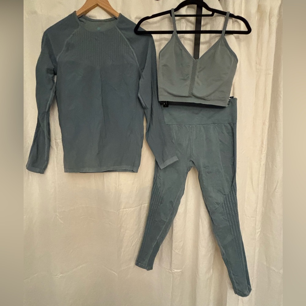 Fabletics Long Sleeve active set in teal Blue